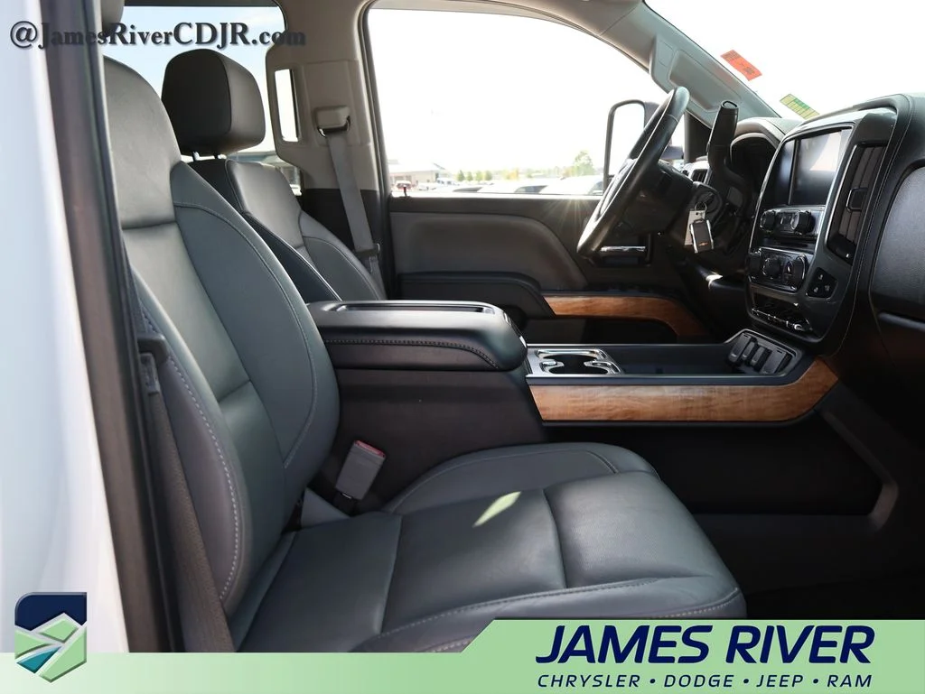 Used 2015 White Chevrolet LTZ image 9