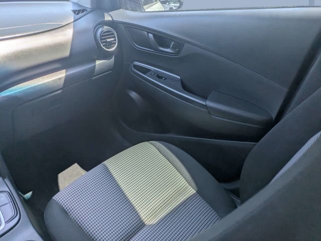 Used 2019 White Hyundai SE image 16