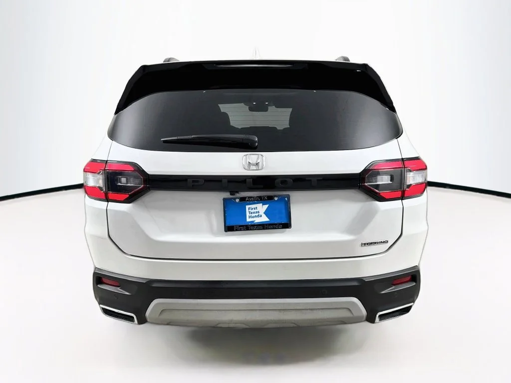 Certified Used 2024 Platinum White Pearl Honda Touring image 7