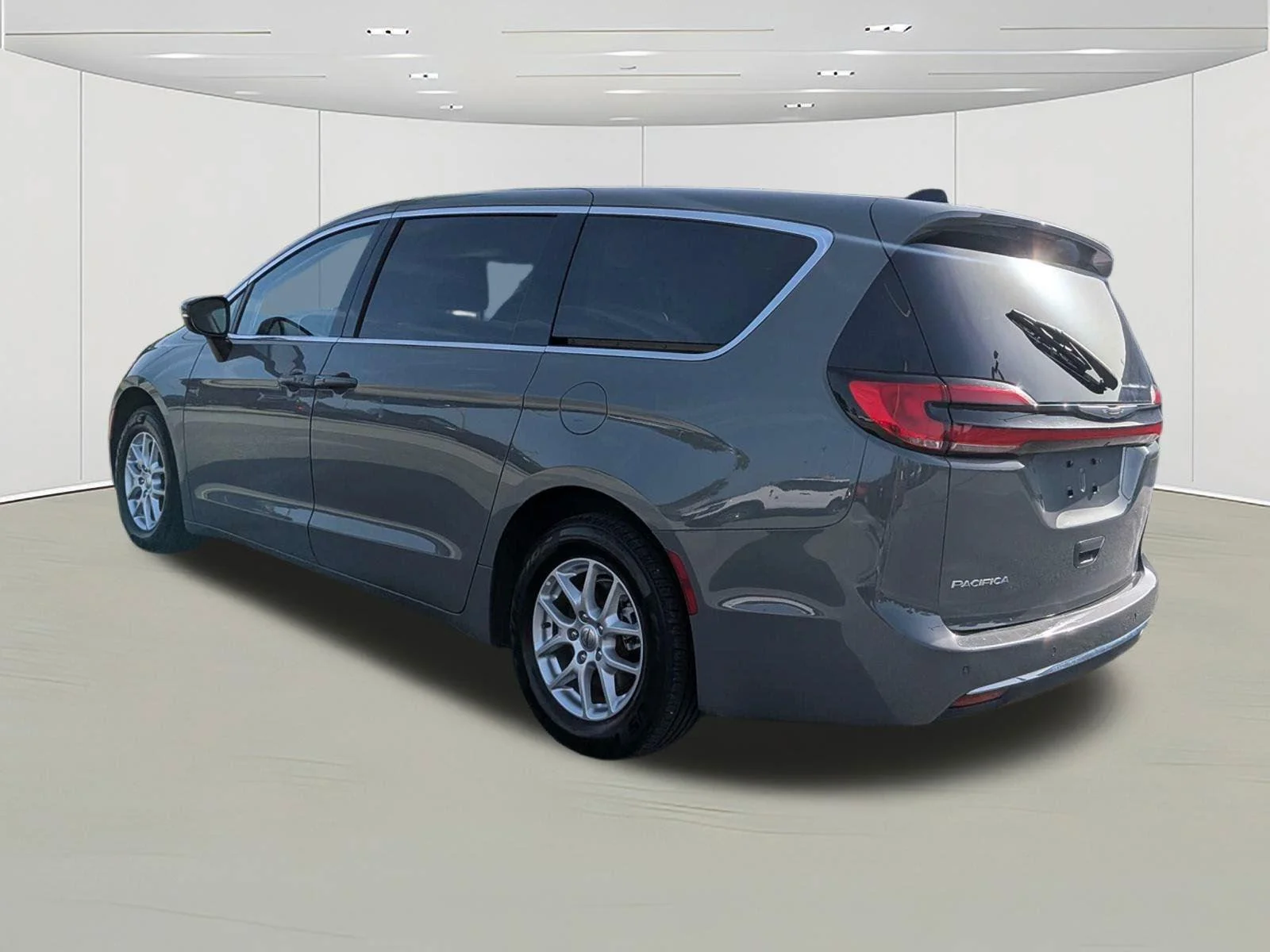 Used 2023 Gray Chrysler Touring L image 5
