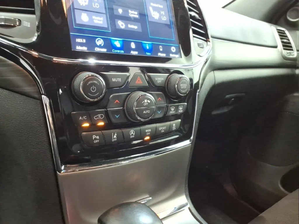 Certified Used 2021 Diamond Black Jeep Laredo X image 21