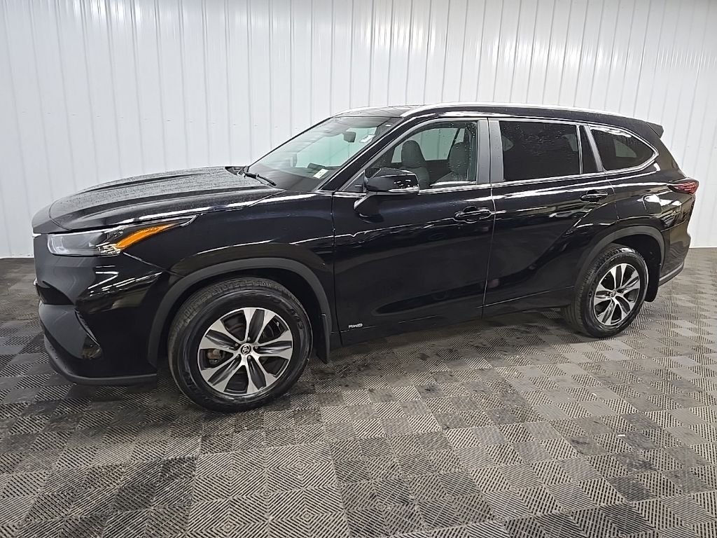 Used 2024 Black Toyota XLE image 6