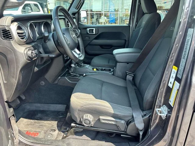 Used 2020 Gray Jeep Unlimited Sahara image 13