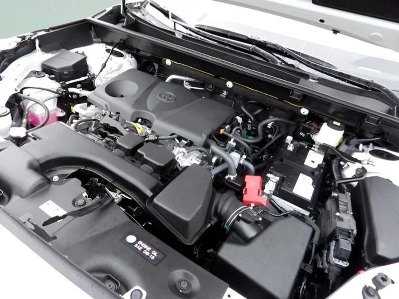 Used 2025 Wind Chill Pearl Toyota XLE Premium image 18