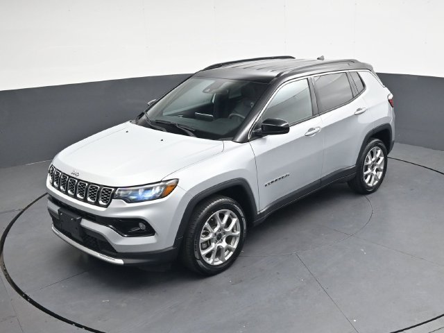 Used 2025 Silver Jeep Limited image 29