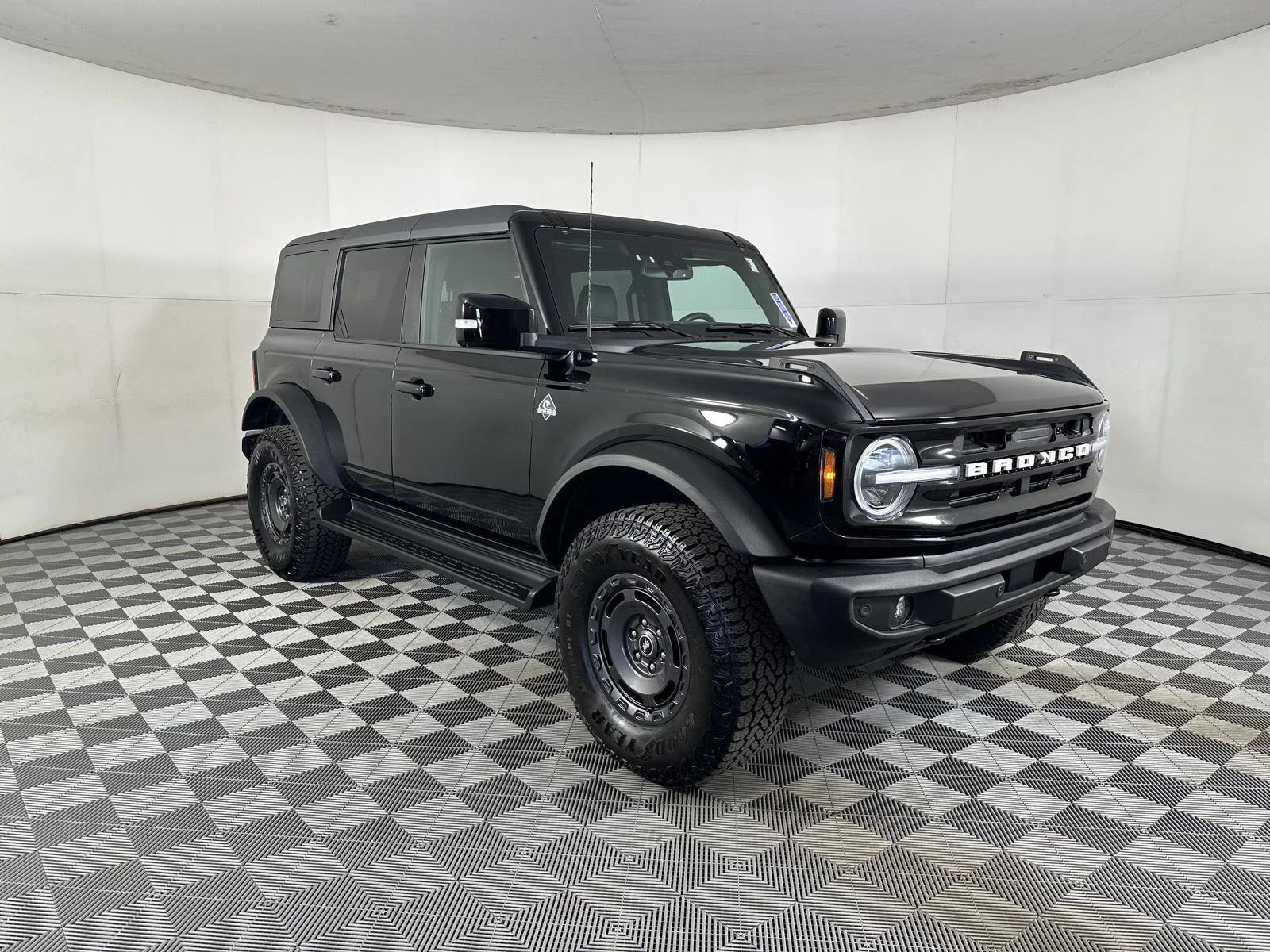 Used 2025 Shadow Black Ford Outer Banks image 26
