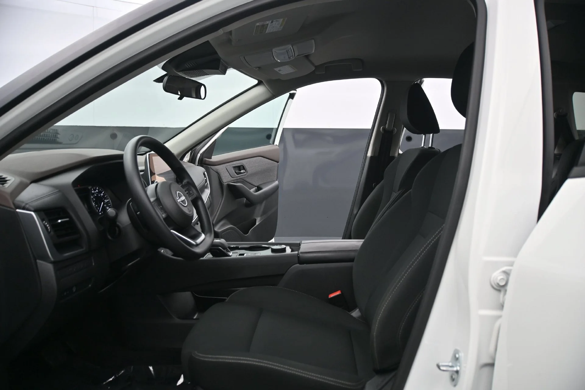 Used 2023 Glacier White Nissan S image 19