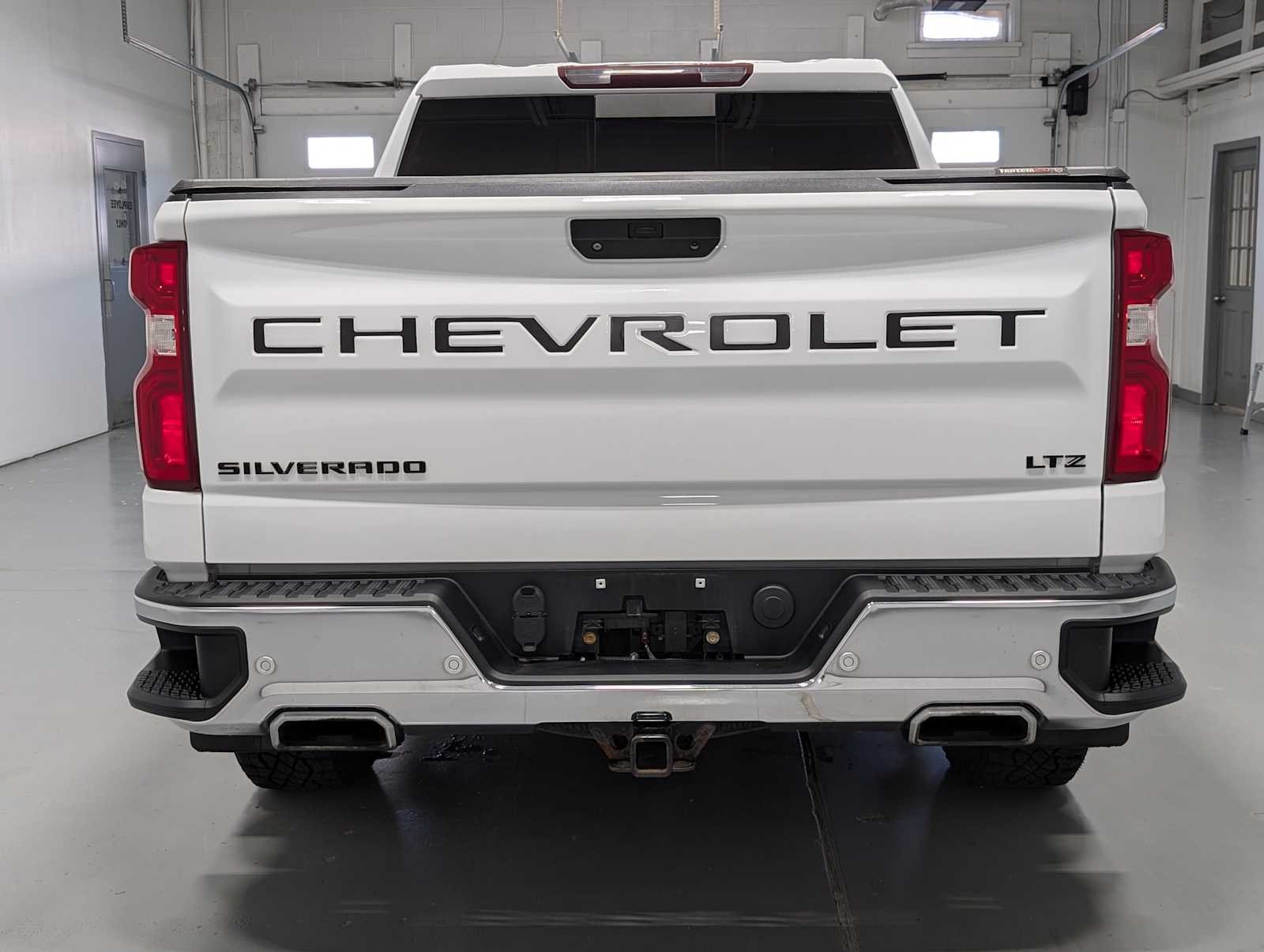 Used 2021 Summit White Chevrolet LTZ image 9