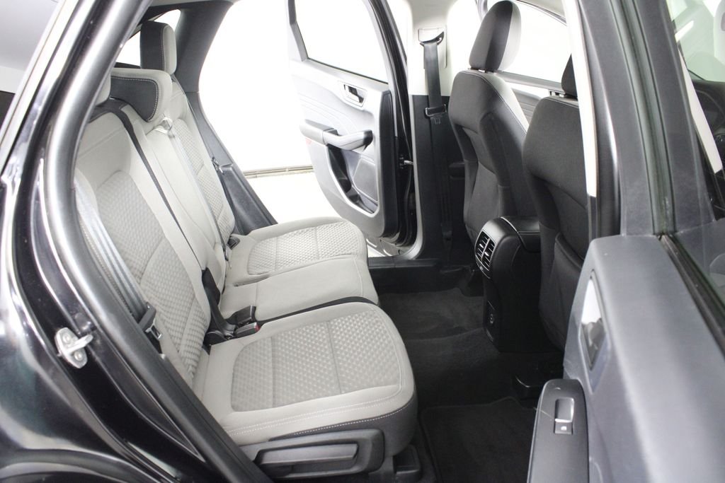 Used 2022 Black Ford SE image 13