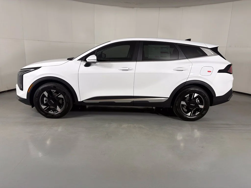 New 2027 Glacial White Pearl Kia LX image 5