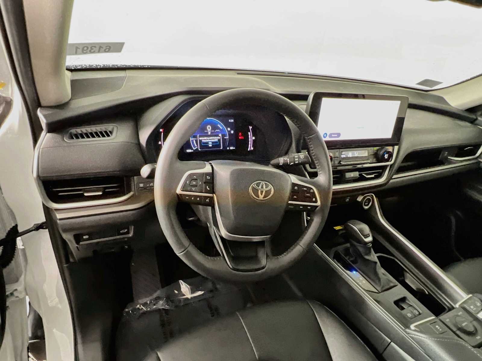 Used 2026 Wind Chill Pearl Toyota Hybrid XLE image 11