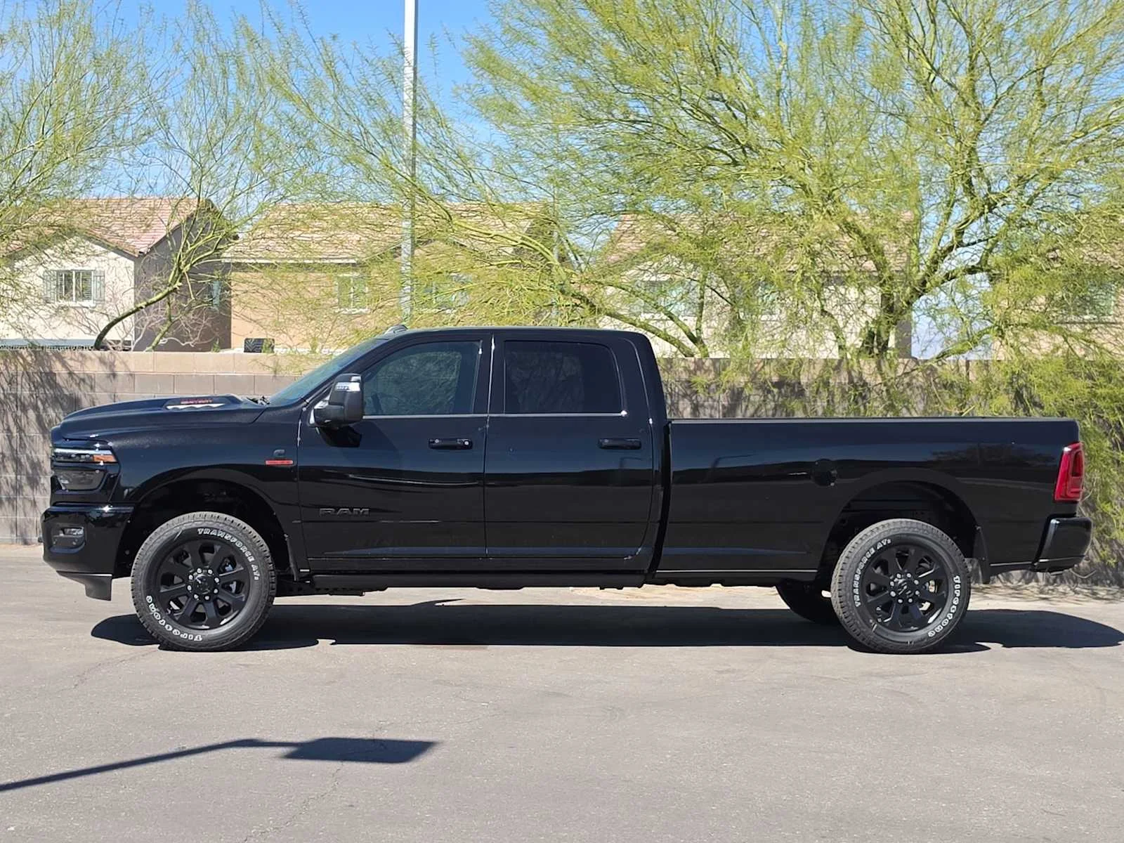 New 2026 Diamond Black Crystal Pearl-Coat Exterior Paint RAM Laramie image 6