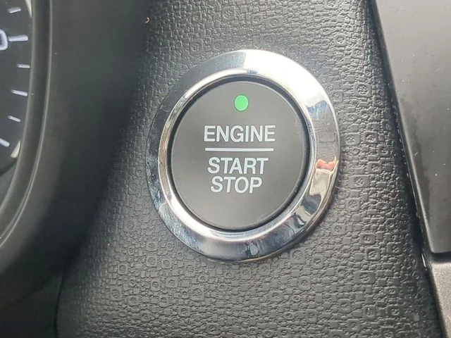 Used 2019 Blue Candy Ford SE image 28