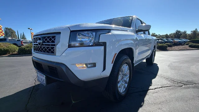 Used 2022 Glacier White Nissan SV image 9