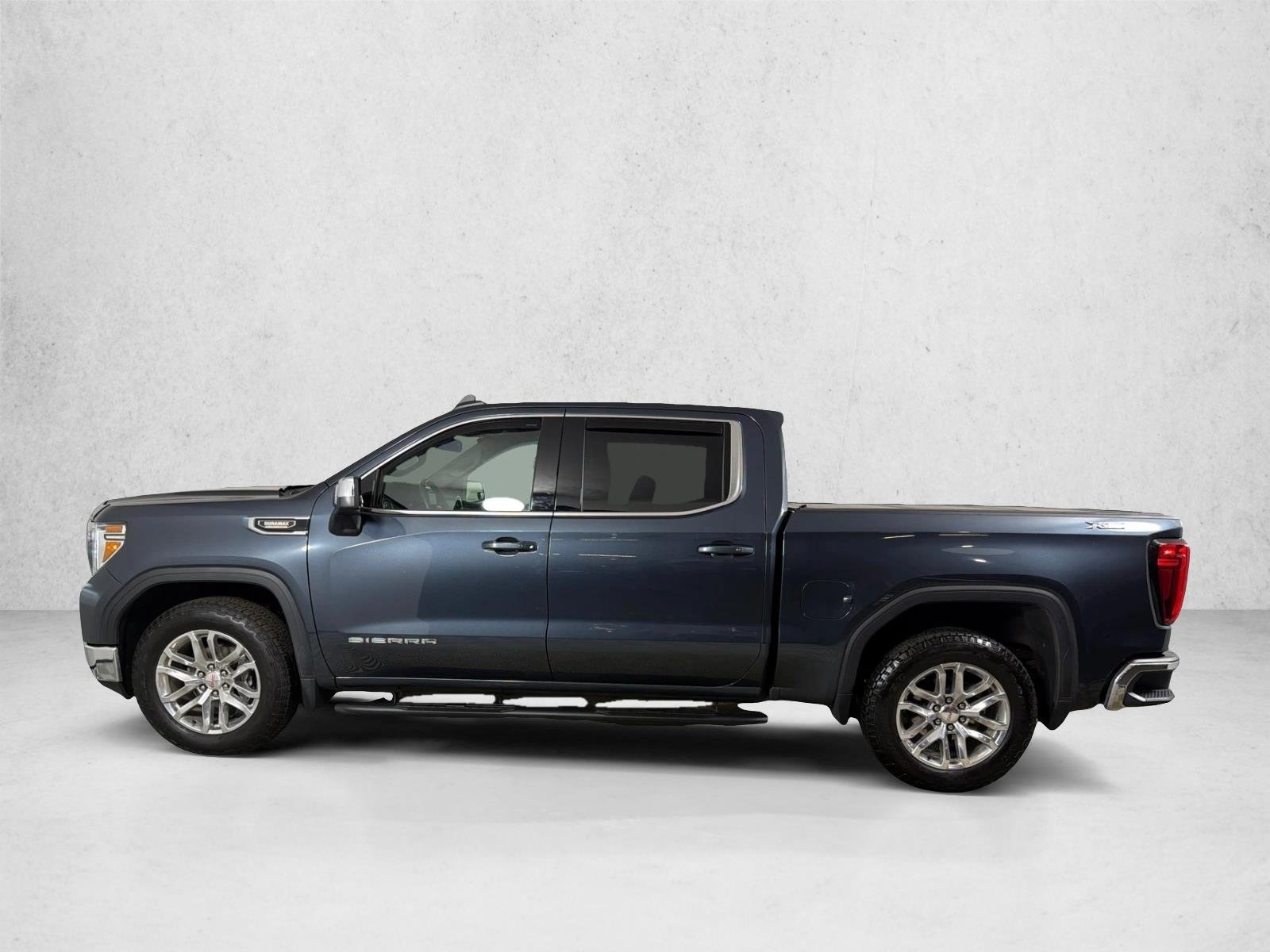 Used 2021 Dark Sky Metallic GMC SLE image 6