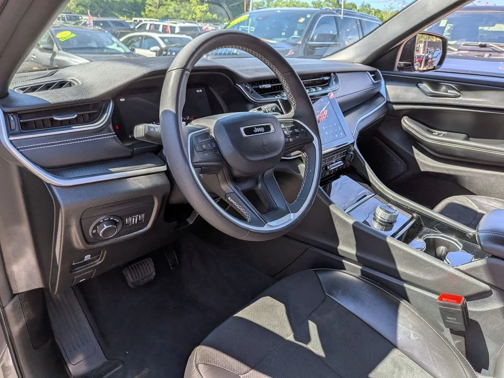Used 2023 Gray Jeep Altitude X image 13