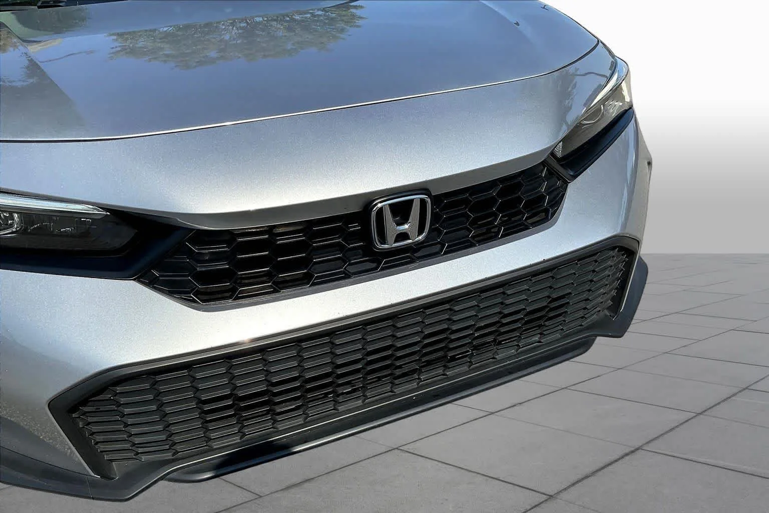 Used 2025 Solar Silver Metallic Honda LX image 29