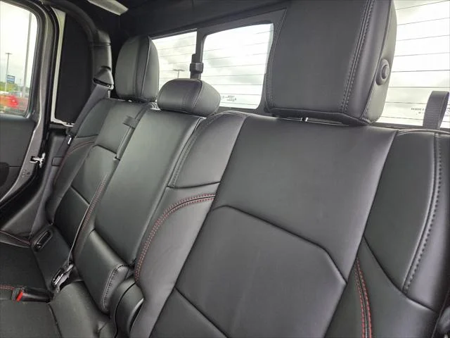 New 2026 Granite Crystal Metallic Clear-Coat Exterior Paint Jeep Rubicon image 22