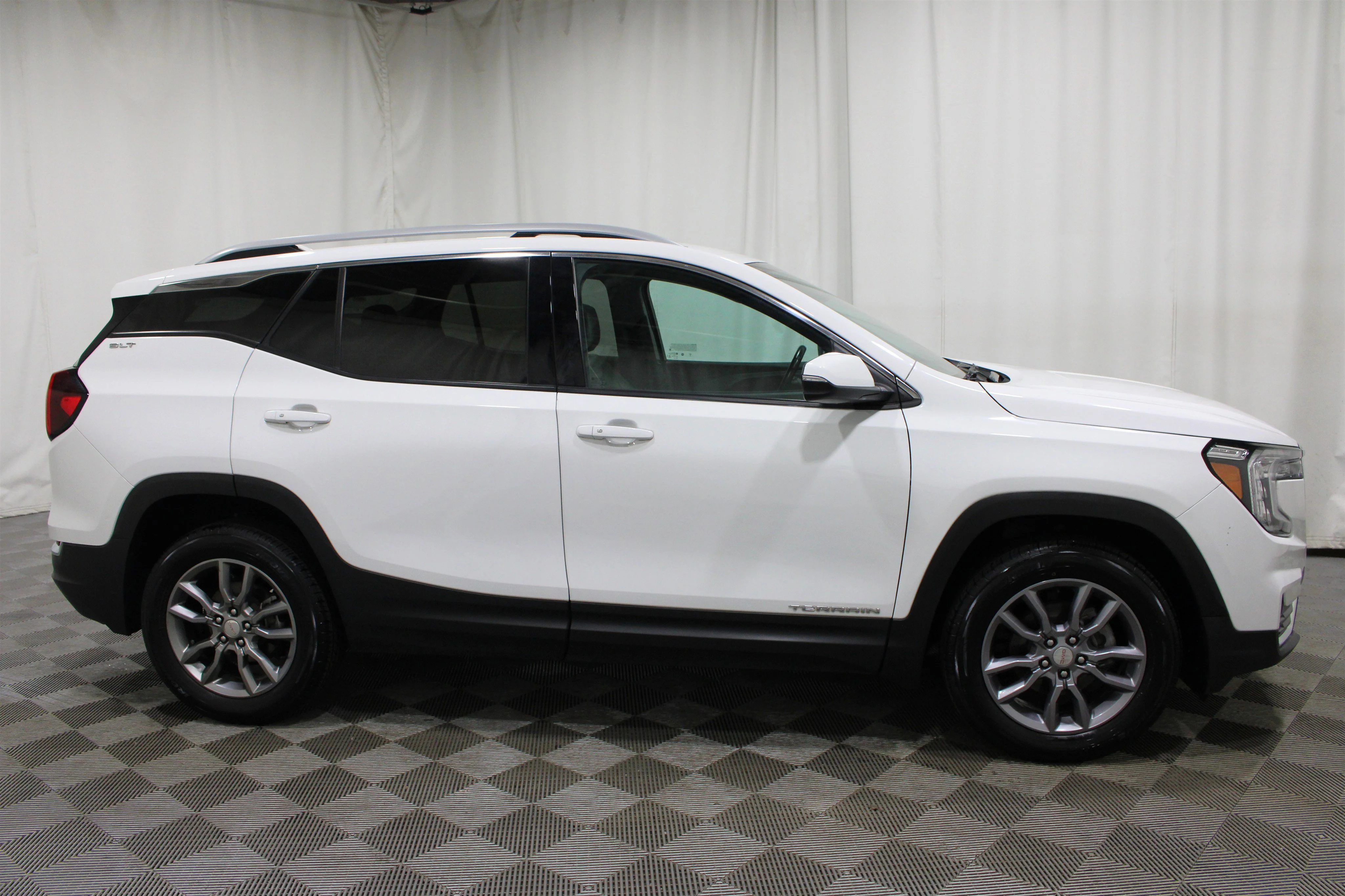 2023 GMC Terrain SLT - Photo 30