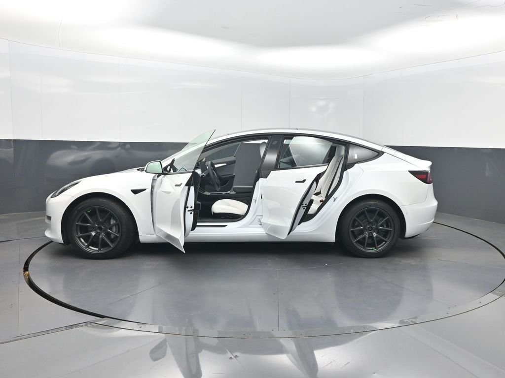 Used 2022 White Tesla Base image 33