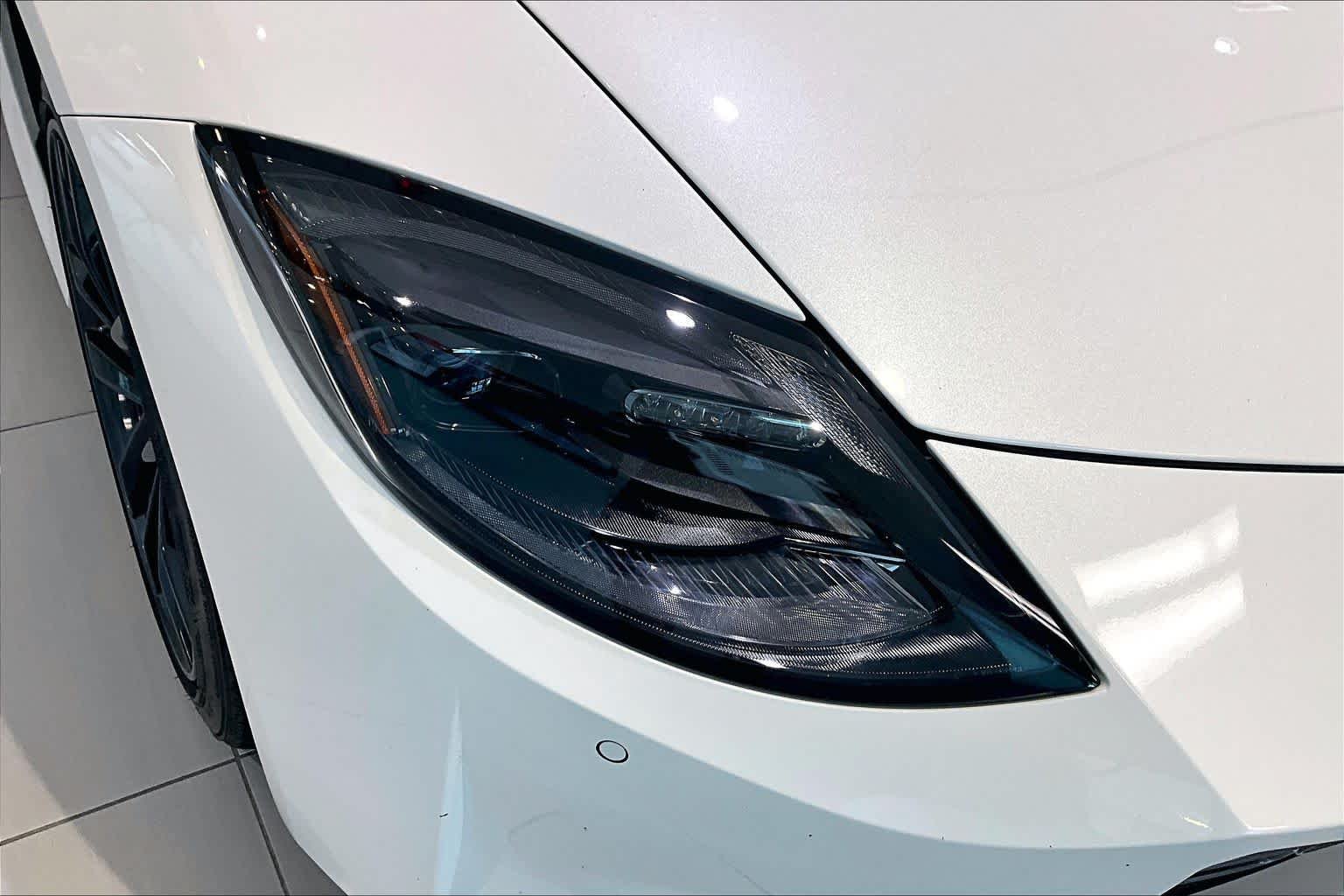Used 2025 Pearl White Tricoat/Super Black Nissan Performance image 24