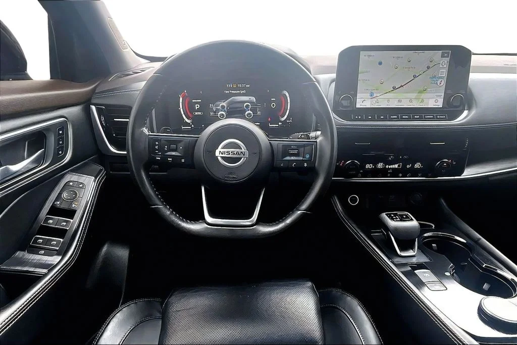 Certified Used 2021 Blue / Black Nissan Platinum image 4