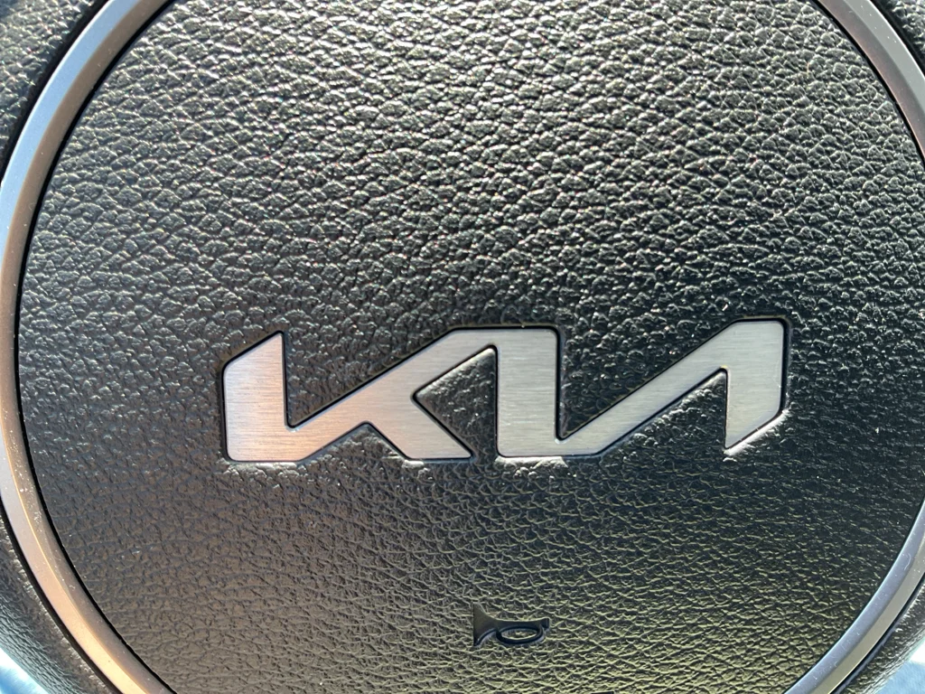 Used 2023 Glacial White Pearl Kia EX image 27