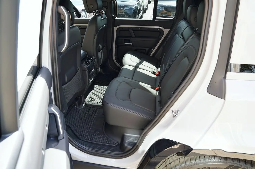 Used 2026 Gray Land Rover X-Dynamic SE image 30
