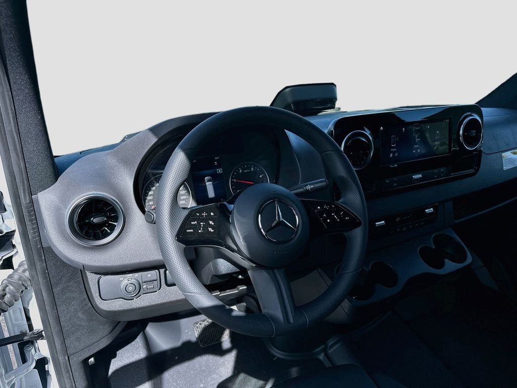 New 2026 Arctic+White Mercedes-Benz Crew 144 WB image 4