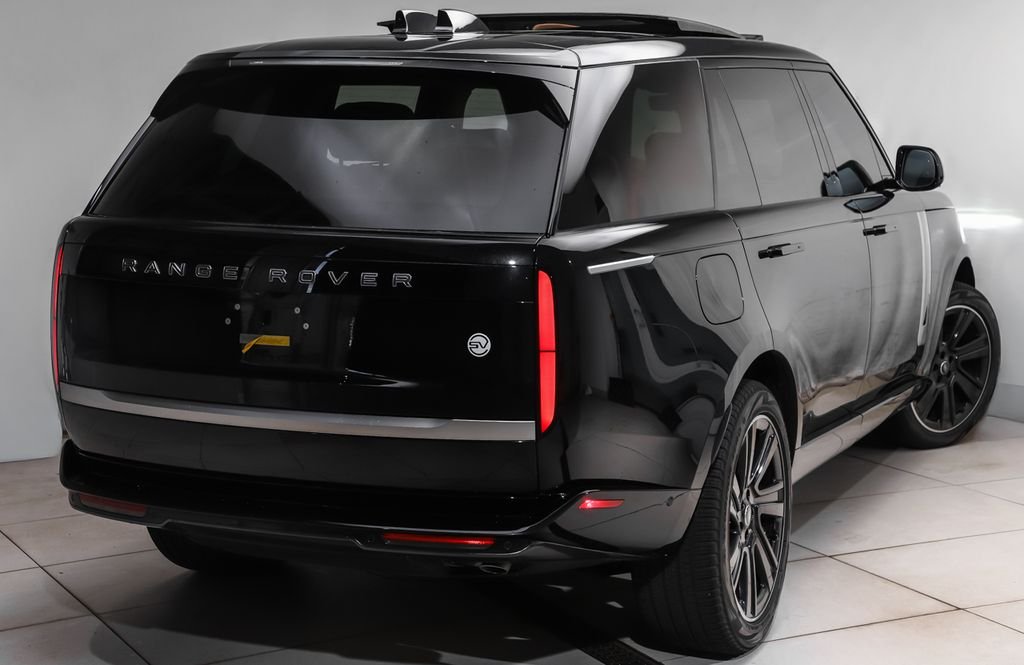 Used 2025  Land Rover SV image 3