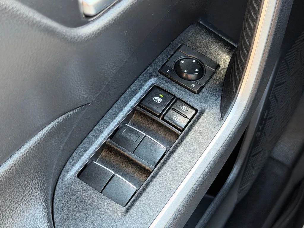 Used 2020 Gray Toyota XLE Premium image 24