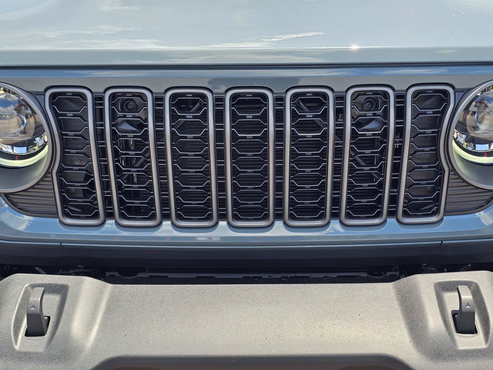 New 2026 Anvil Clear-Coat Exterior Paint Jeep Sport S image 3