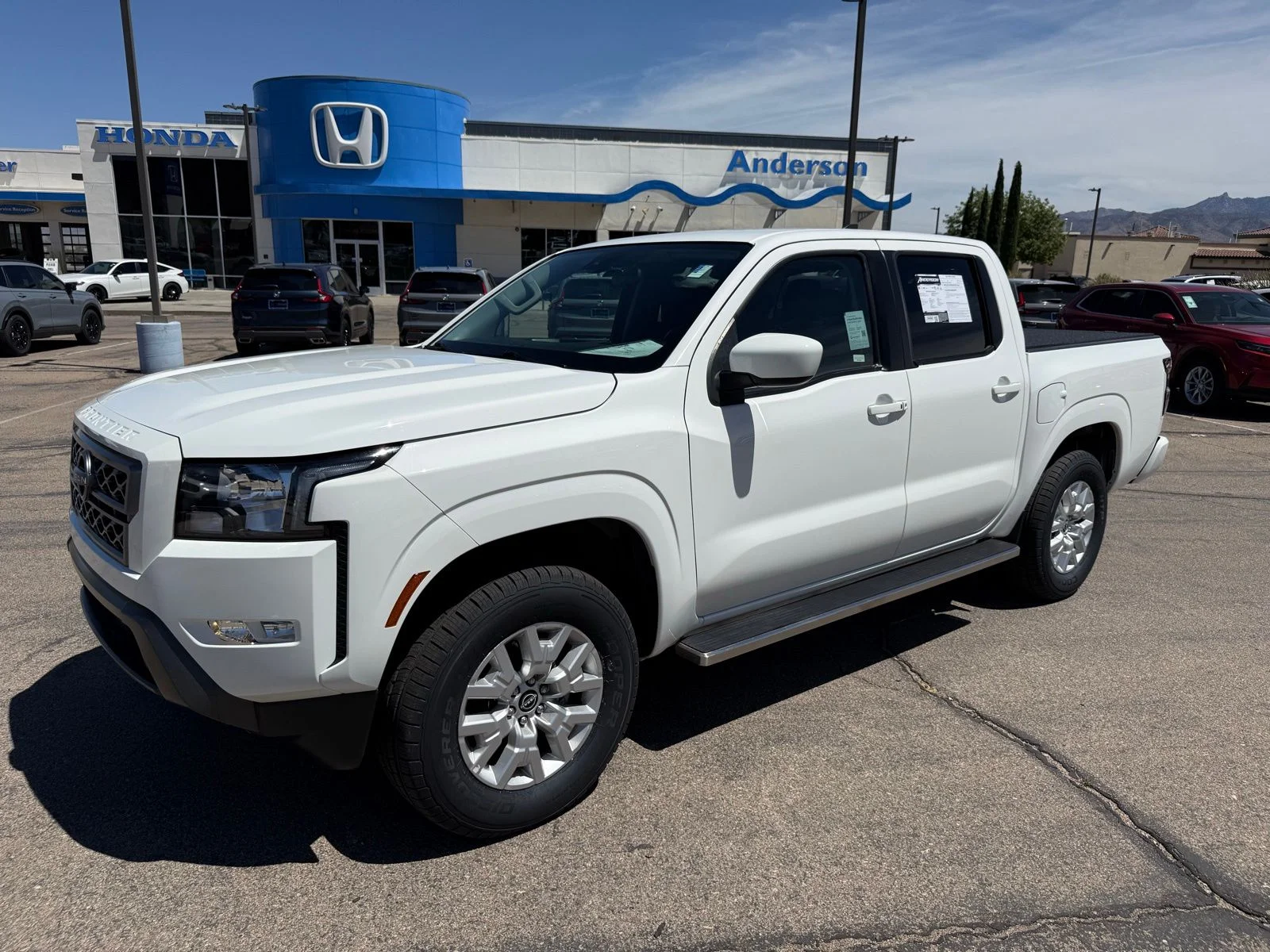 2022 Nissan Frontier SV Crew Cab 4X4 SWB's photo