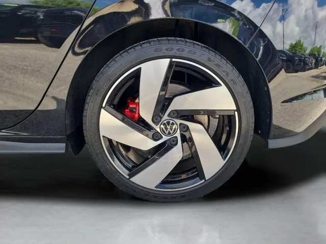 Used 2022  Volkswagen S image 11
