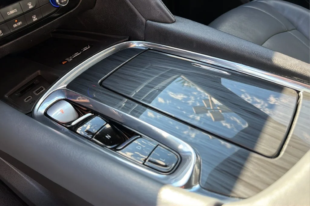 Used 2023 Includes Pitch Dark Night lower exterior accent color.) Buick Essence image 38