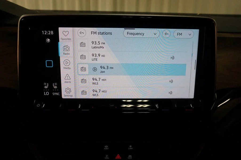 New 2026 Green Volkswagen 2.0T SE w/Technology image 16