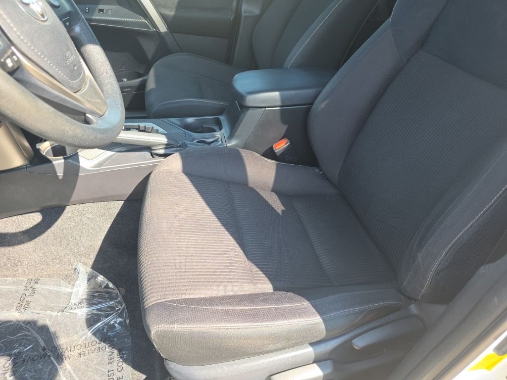 Used 2013 White Toyota XLE image 21
