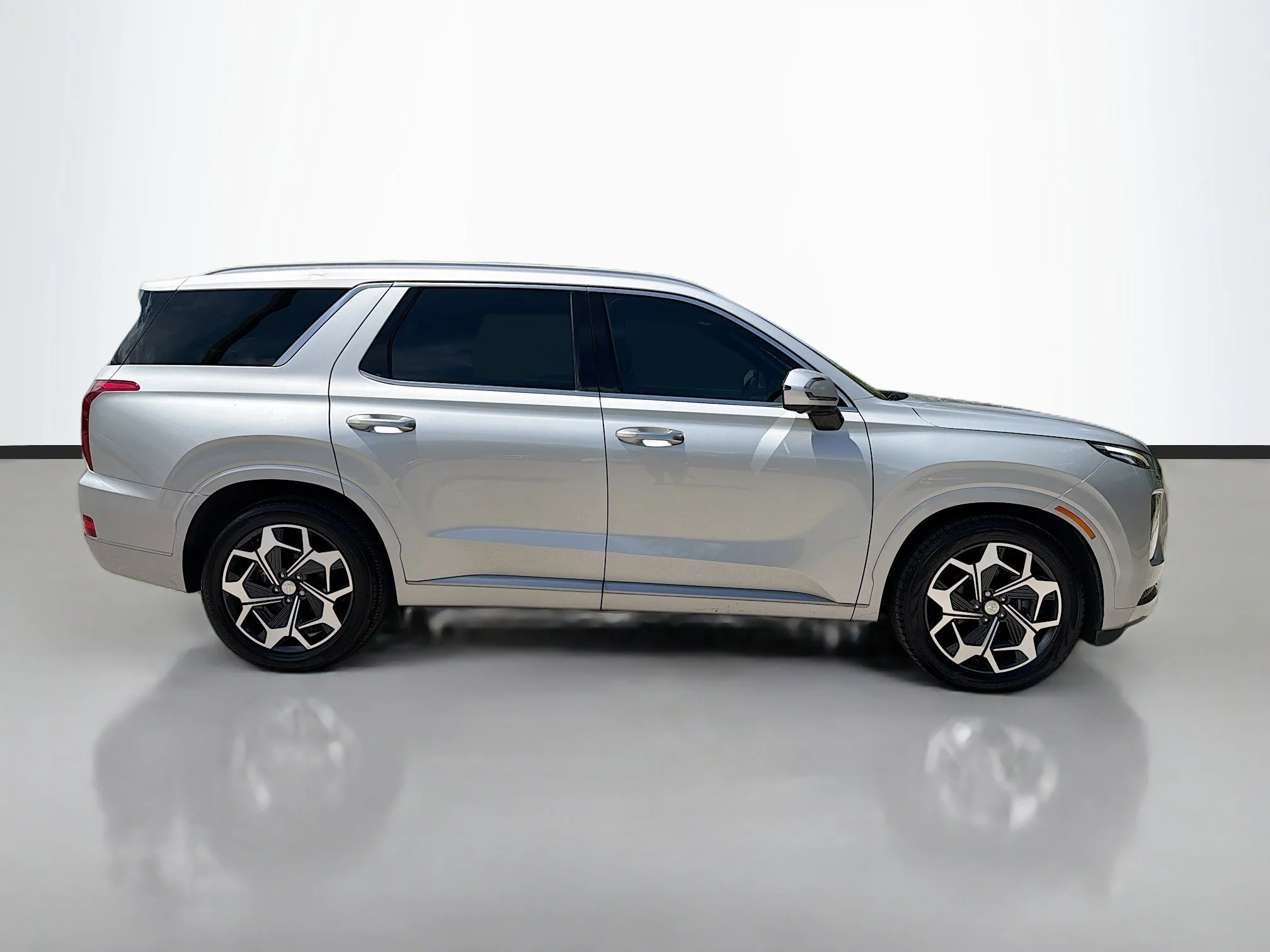 Used 2022 Typhoon Silver Hyundai Calligraphy image 6