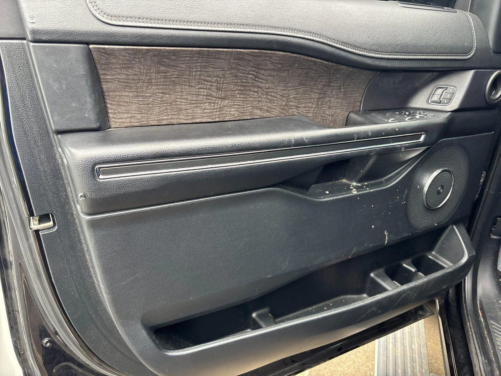 Used 2020 Agate Black FORD LIMI image 12