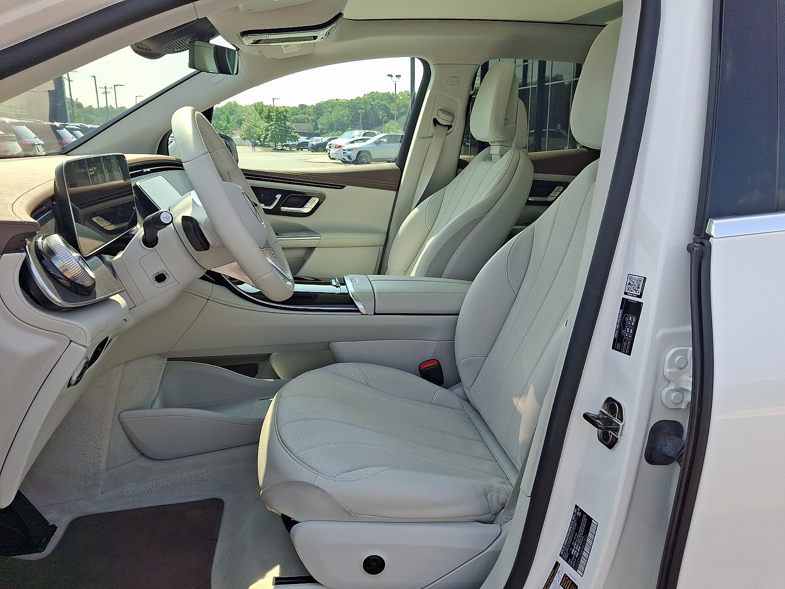 Certified Used 2023 Polar White Mercedes-Benz 4MATIC® image 13