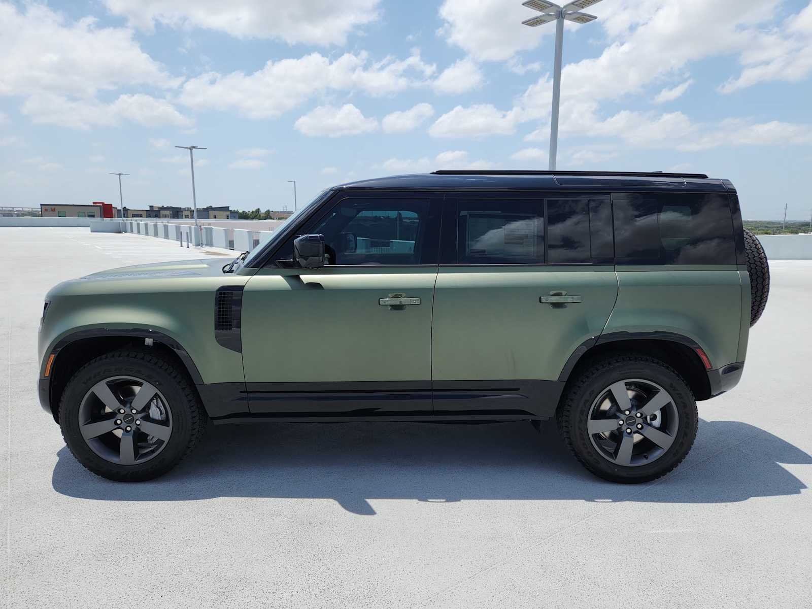 New 2026 Woolstone Green LAND ROVER X-Dynamic SE image 4
