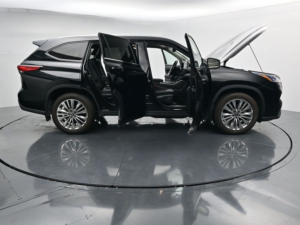 Used 2023 Black Toyota Platinum image 41