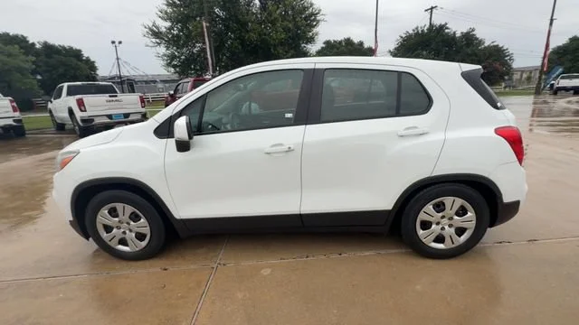 Used 2018 SUMMIT WHITE Chevrolet LS image 5