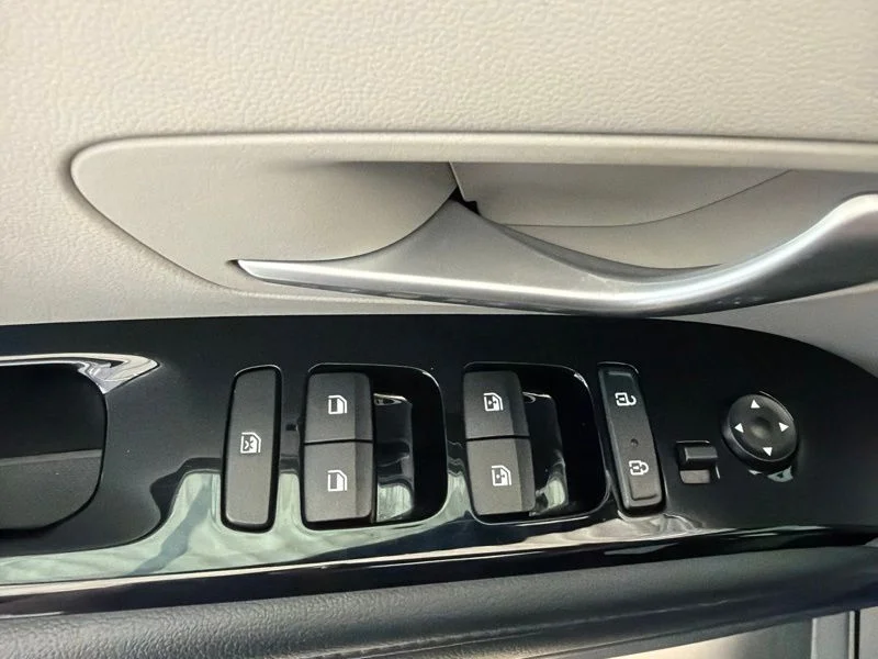 Used 2022 Black Hyundai SEL Convenience image 19