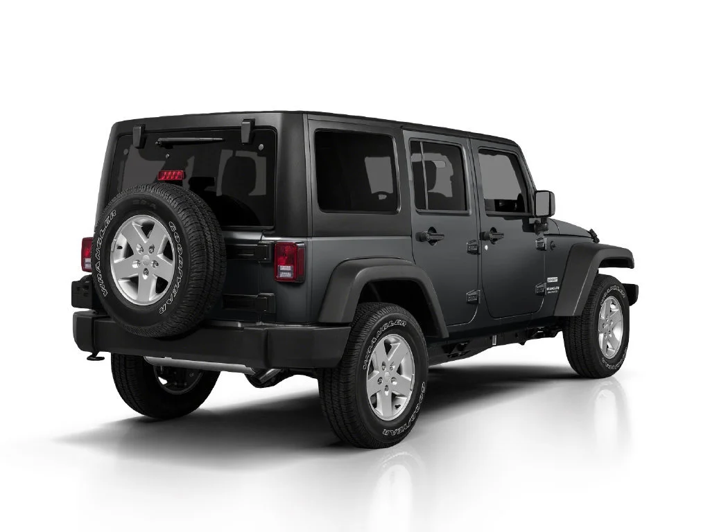 Used 2018 Granite Crystal M Jeep Sport image 2