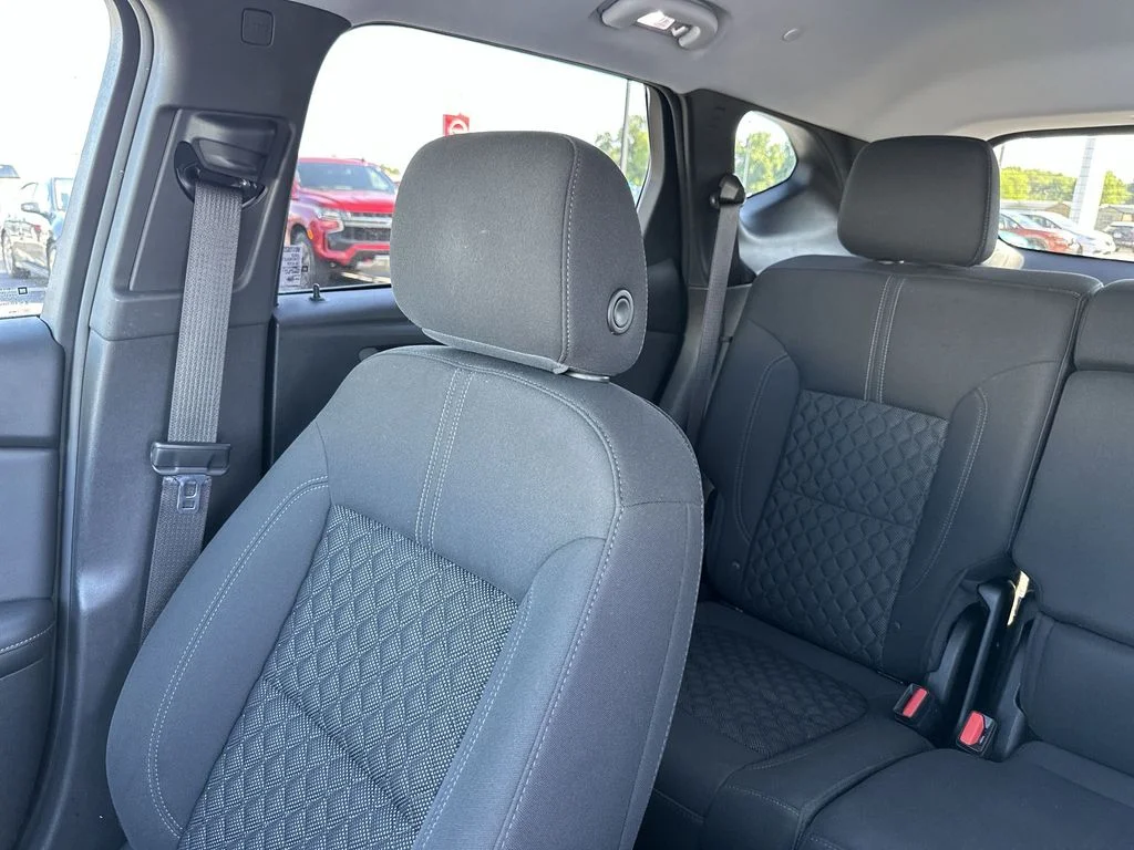 Used 2022 White Chevrolet LT image 12