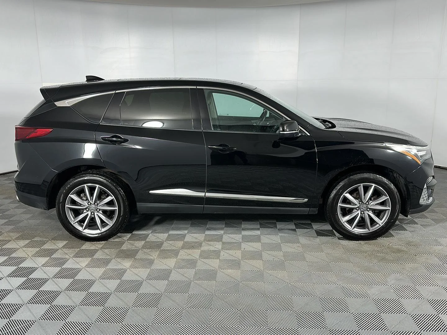 Used 2019 Majestic Black Pearl Acura SH-AWD w/Tech image 29