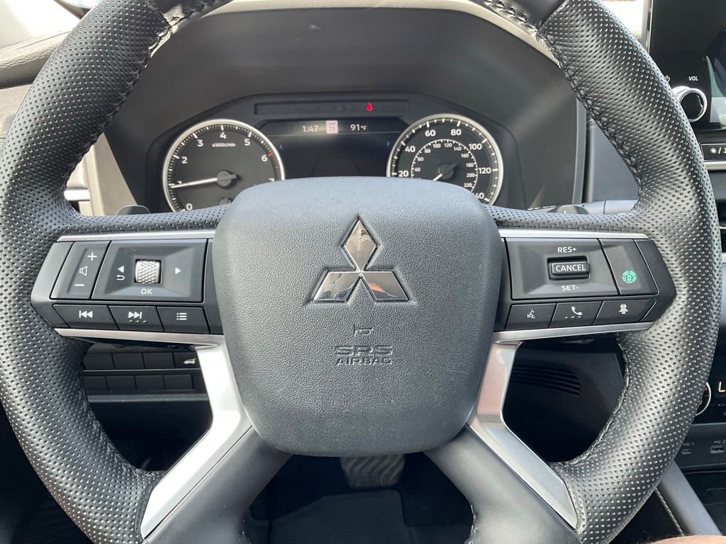 Used 2023 Black Mitsubishi SE image 12