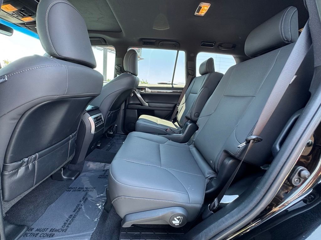Used 2023 Black Lexus 460 image 38