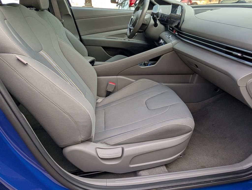 Used 2025 Blue Hyundai SEL Convenience image 22